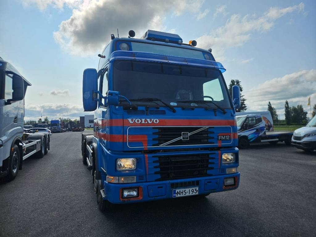 Volvo FM12 420 8x2 - Camião multibenne: foto 2 Volvo FM12 420 8x2 - Camião multibenne: foto 2