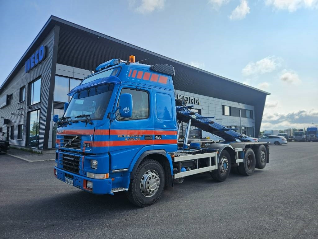Volvo FM12 420 8x2 - Camião multibenne: foto 1 Volvo FM12 420 8x2 - Camião multibenne: foto 1