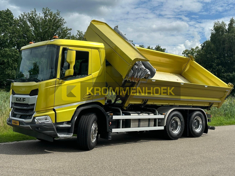 DAF XD 450 FAT Demo | 6x4 | 3 zijdige Kipper - Camião basculante: foto 3 DAF XD 450 FAT Demo | 6x4 | 3 zijdige Kipper - Camião basculante: foto 3