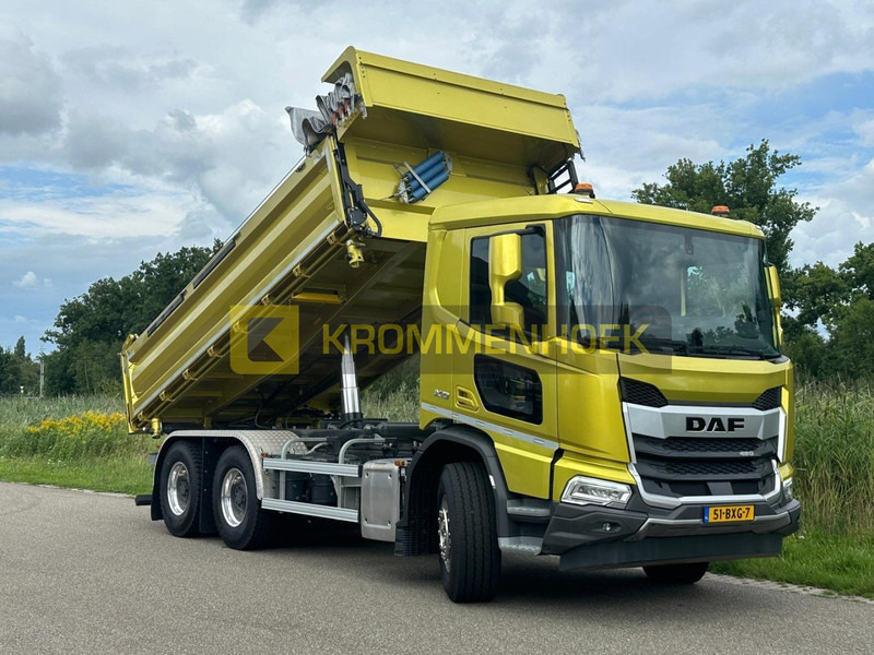 DAF XD 450 FAT Demo | 6x4 | 3 zijdige Kipper - Camião basculante: foto 1 DAF XD 450 FAT Demo | 6x4 | 3 zijdige Kipper - Camião basculante: foto 1