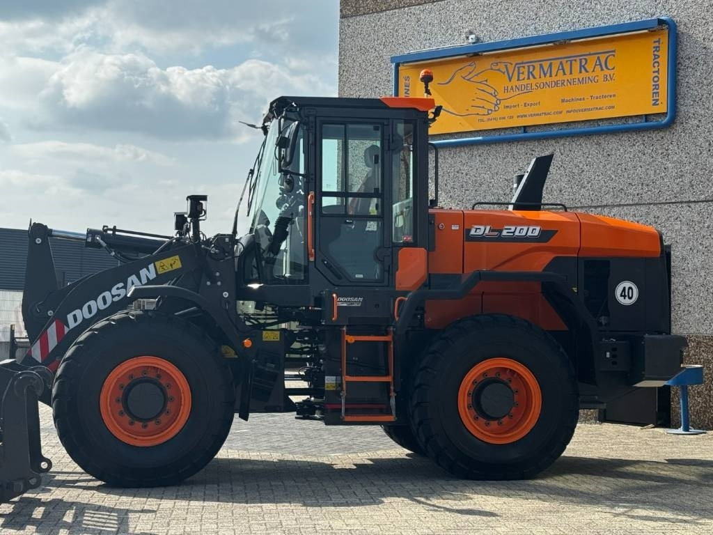 Doosan DEVELON/DOOSAN DL200-7, central lubrication, 2022 - Escavadeira de rodas: foto 4 Doosan DEVELON/DOOSAN DL200-7, central lubrication, 2022 - Escavadeira de rodas: foto 4
