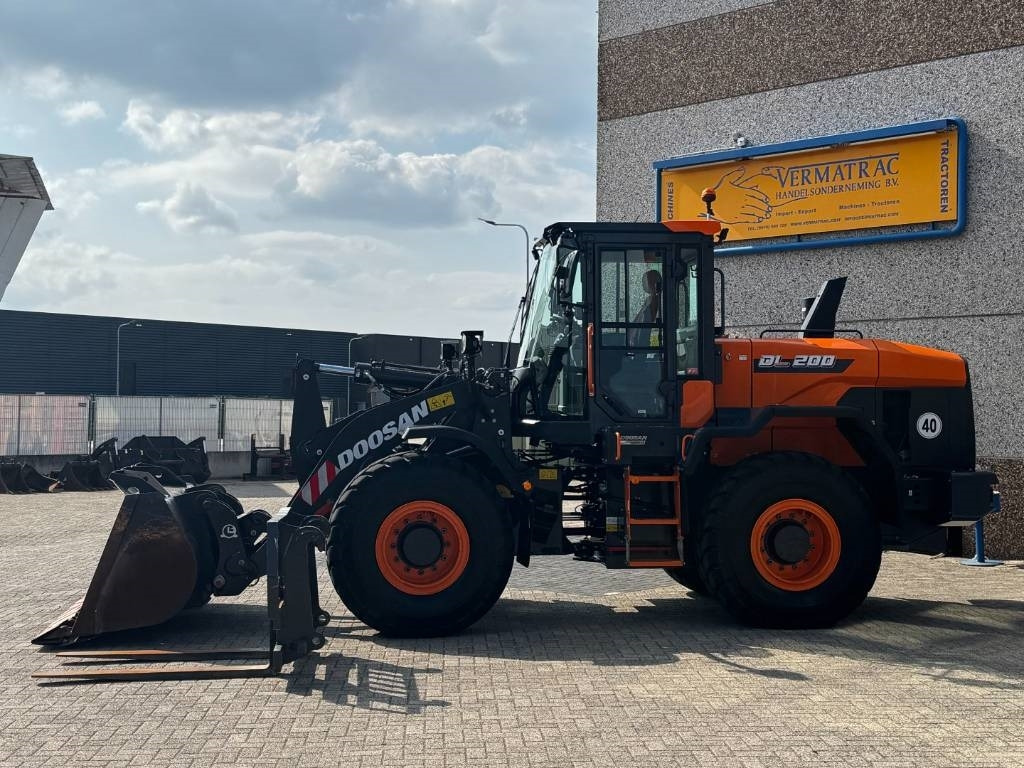 Doosan DEVELON/DOOSAN DL200-7, central lubrication, 2022 - Escavadeira de rodas: foto 3 Doosan DEVELON/DOOSAN DL200-7, central lubrication, 2022 - Escavadeira de rodas: foto 3