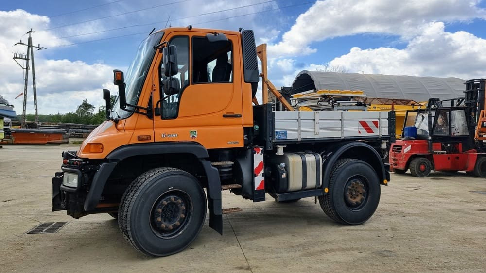 MERCEDES-BENZ Unimog U400 - Trator municipal: foto 4 MERCEDES-BENZ Unimog U400 - Trator municipal: foto 4