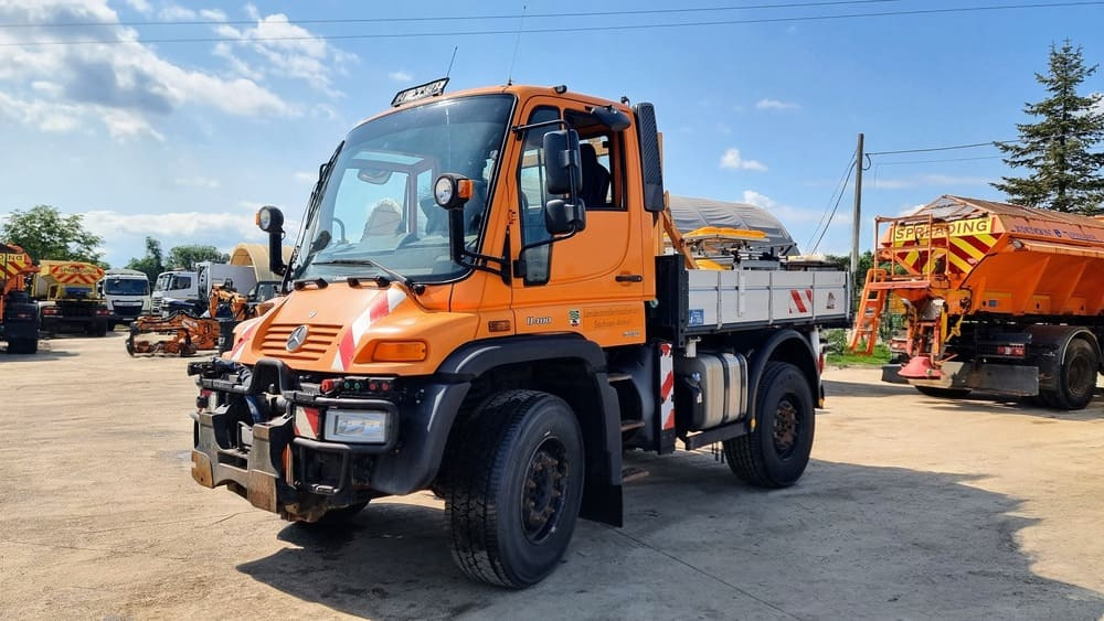 MERCEDES-BENZ Unimog U400 - Trator municipal: foto 1 MERCEDES-BENZ Unimog U400 - Trator municipal: foto 1