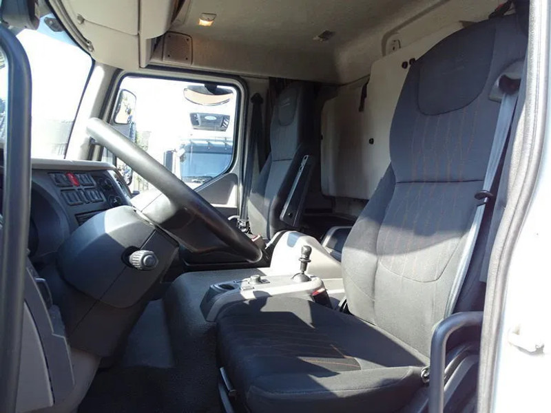 DAF LF 260 16 TON SLEEPER BOX 720X250X244 LBW 1.5 T - Camião furgão: foto 4 DAF LF 260 16 TON SLEEPER BOX 720X250X244 LBW 1.5 T - Camião furgão: foto 4