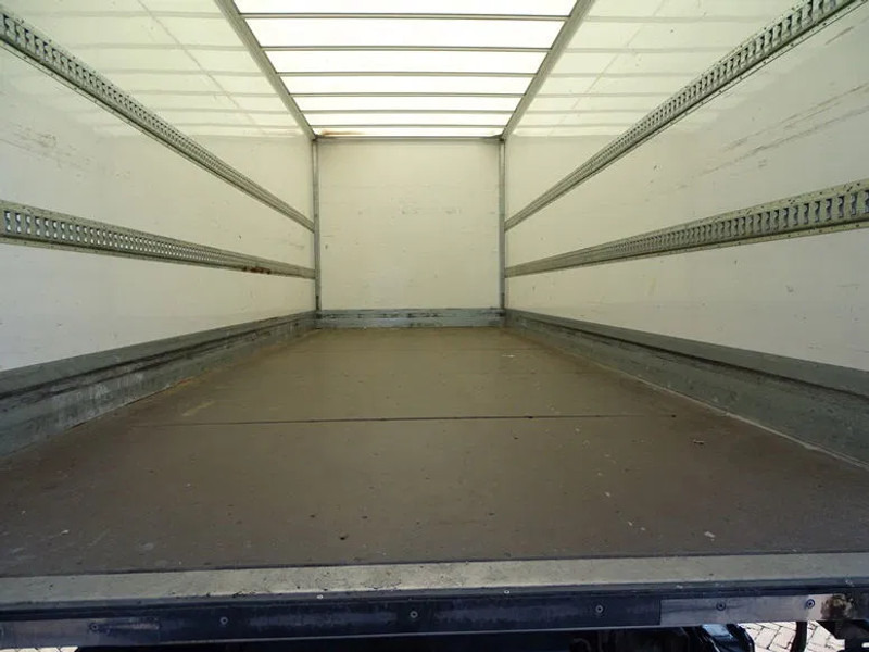 DAF LF 260 16 TON SLEEPER BOX 720X250X244 LBW 1.5 T - Camião furgão: foto 3 DAF LF 260 16 TON SLEEPER BOX 720X250X244 LBW 1.5 T - Camião furgão: foto 3