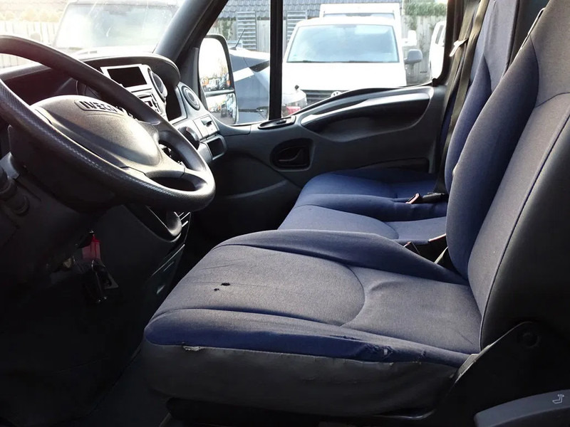 Fotografia de interior 2: Tractor Iveco Daily 35C18 BE TREKKER 3 ZITS EURO 5 12 TON