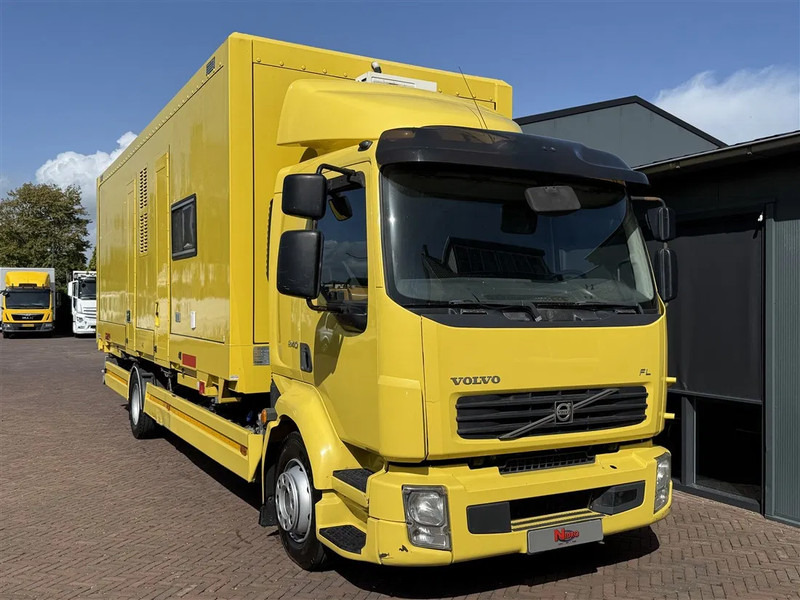 Volvo FL 12.240 2x bed Stand Airco Douche wasbak Heater w.o box - Camião furgão: foto 1 Volvo FL 12.240 2x bed Stand Airco Douche wasbak Heater w.o box - Camião furgão: foto 1
