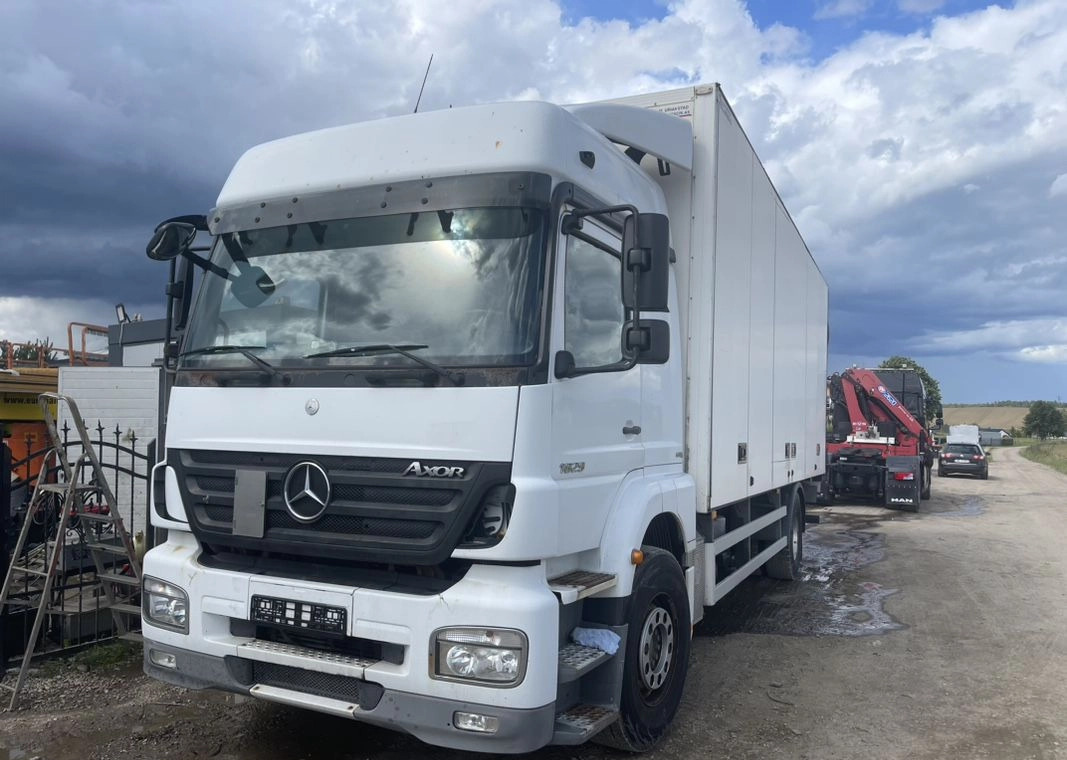 MERCEDES-BENZ AXOR PRZEBIEG TYLKO 322000 KM!!!! - Camião isotérmico: foto 5 MERCEDES-BENZ AXOR PRZEBIEG TYLKO 322000 KM!!!! - Camião isotérmico: foto 5