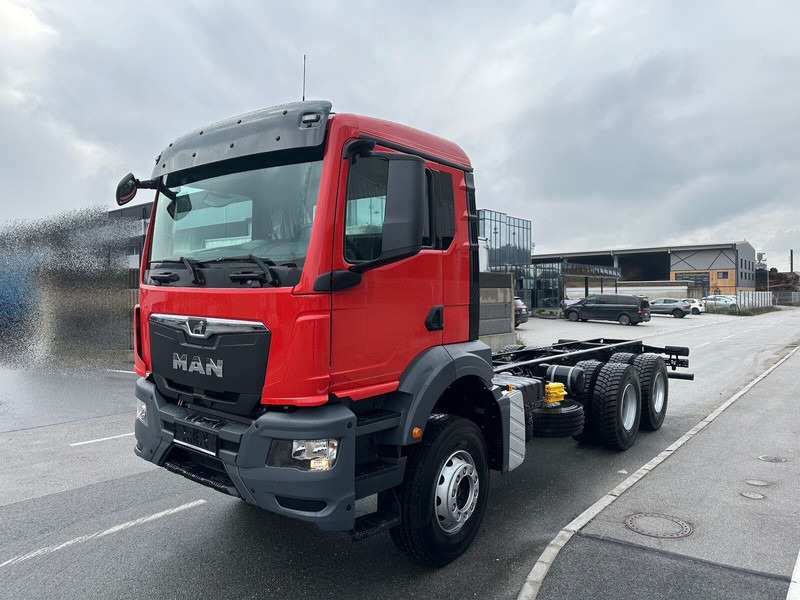 MAN TGS 33.400 6X4 BB CH - Camião chassi: foto 2 MAN TGS 33.400 6X4 BB CH - Camião chassi: foto 2