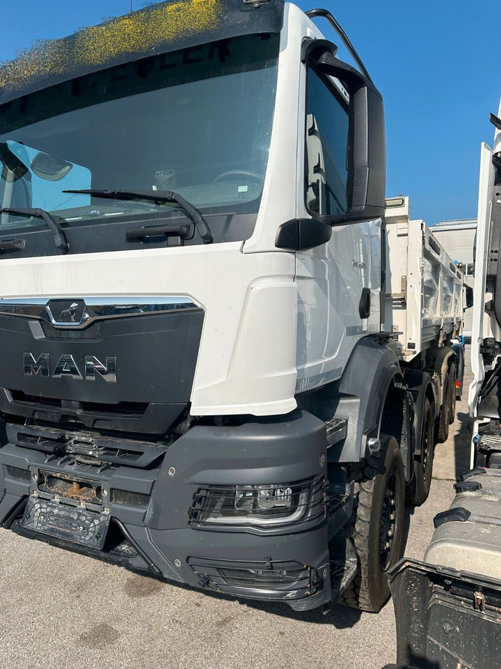 MAN TGS 35.510 8X4 Motorschaden - Camião basculante: foto 2 MAN TGS 35.510 8X4 Motorschaden - Camião basculante: foto 2