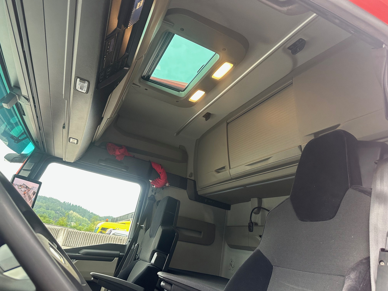 MAN TGX 18.520 4X2 LL Intarder Hydravlika ALU led TV - Tractor: foto 5 MAN TGX 18.520 4X2 LL Intarder Hydravlika ALU led TV - Tractor: foto 5