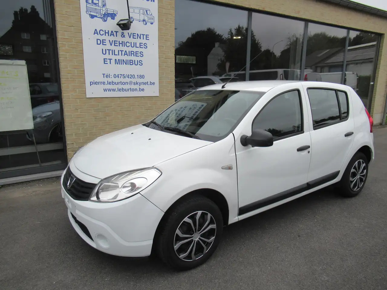 Dacia Sandero Sandero 1.2i Ambiance - Automóvel: foto 1 Dacia Sandero Sandero 1.2i Ambiance - Automóvel: foto 1