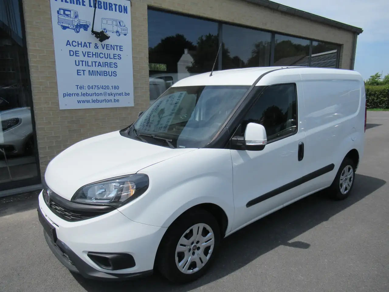 Fiat Doblo 105CV AIRCO,NAVI,CRUISE 9000€+TVA - Furgão: foto 1 Fiat Doblo 105CV AIRCO,NAVI,CRUISE 9000€+TVA - Furgão: foto 1
