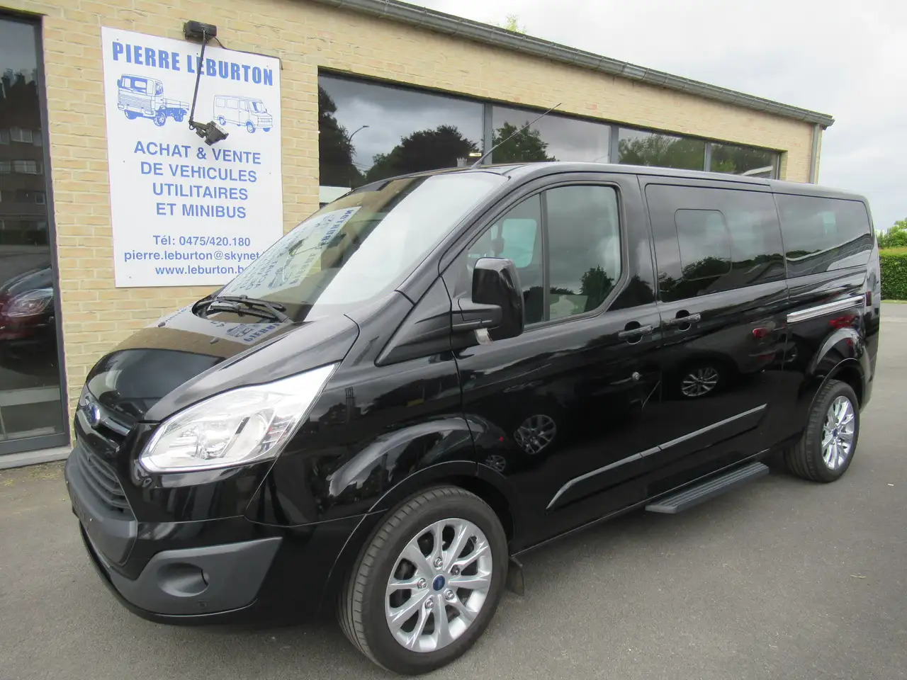 Ford Tourneo Custom 2.0 TDCi L2H1 - Furgão de passageiros: foto 1 Ford Tourneo Custom 2.0 TDCi L2H1 - Furgão de passageiros: foto 1
