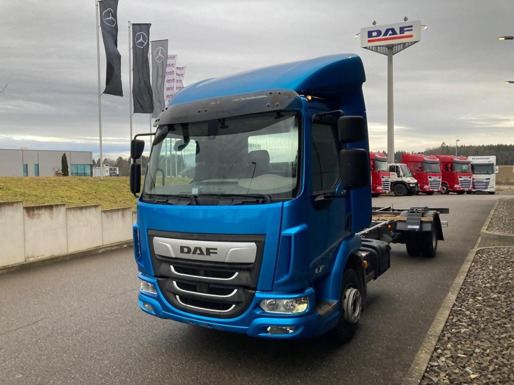 DAF LF 210 FA Standheizung / 5.00m Rd / 7.490kg DAF LF 210 FA Standheizung / 5.00m Rd / 7.490kg - Camião chassi: foto 4 DAF LF 210 FA Standheizung / 5.00m Rd / 7.490kg DAF LF 210 FA Standheizung / 5.00m Rd / 7.490kg - Camião chassi: foto 4