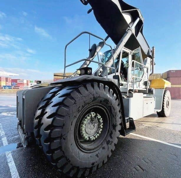 Hyster RS46-41XD/67S - Reachstacker porta contentores: foto 2 Hyster RS46-41XD/67S - Reachstacker porta contentores: foto 2