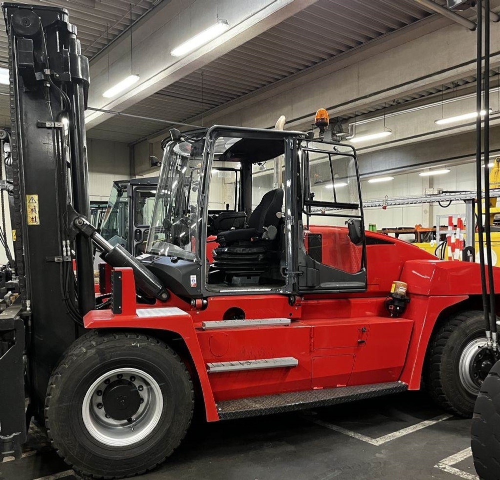 Kalmar DCG120-12 - Empilhador a diesel: foto 1 Kalmar DCG120-12 - Empilhador a diesel: foto 1
