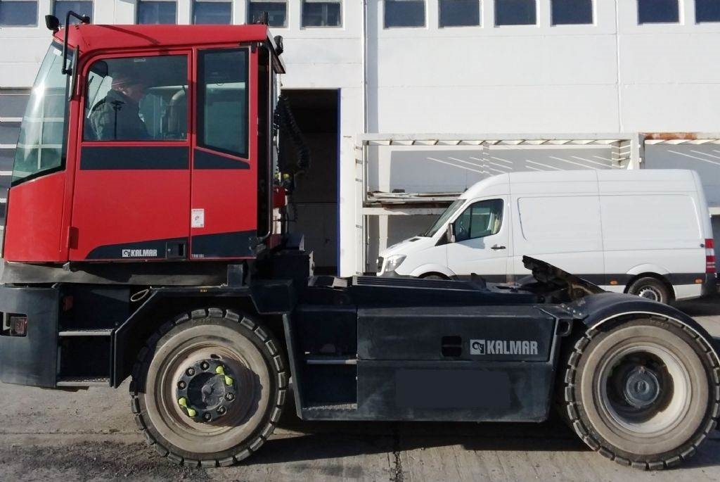 Kalmar TR618 - Tractor de terminal: foto 1 Kalmar TR618 - Tractor de terminal: foto 1