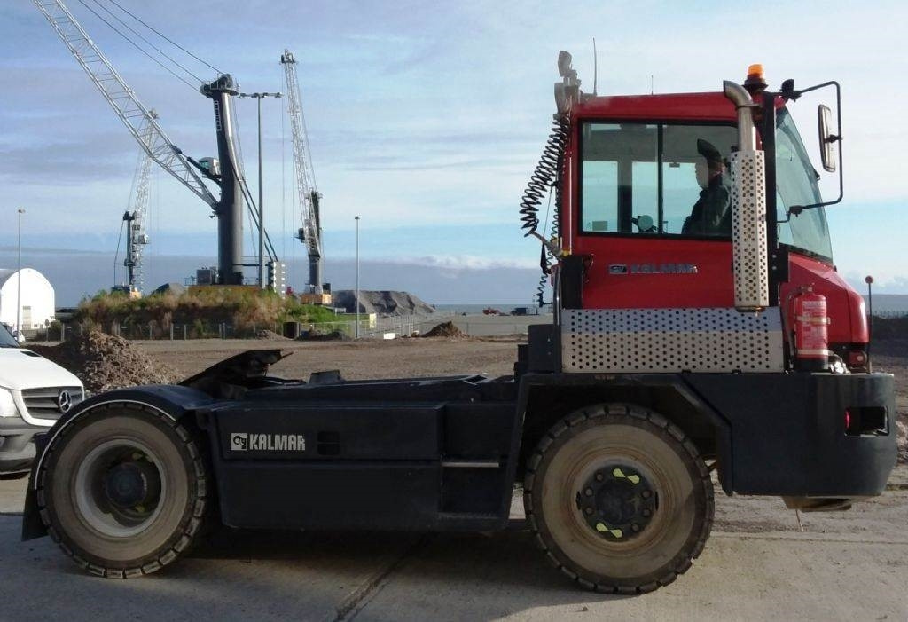 Kalmar TR618 - Tractor de terminal: foto 2 Kalmar TR618 - Tractor de terminal: foto 2