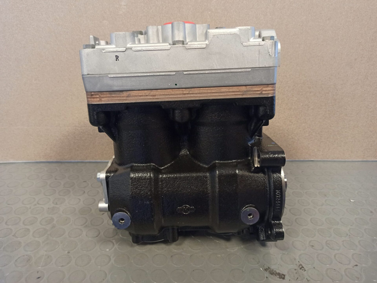 SCANIA AIR COMPRESSOR - 2792819 - Compressor, sistema de ar comprimido para Camião: foto 1 SCANIA AIR COMPRESSOR - 2792819 - Compressor, sistema de ar comprimido para Camião: foto 1