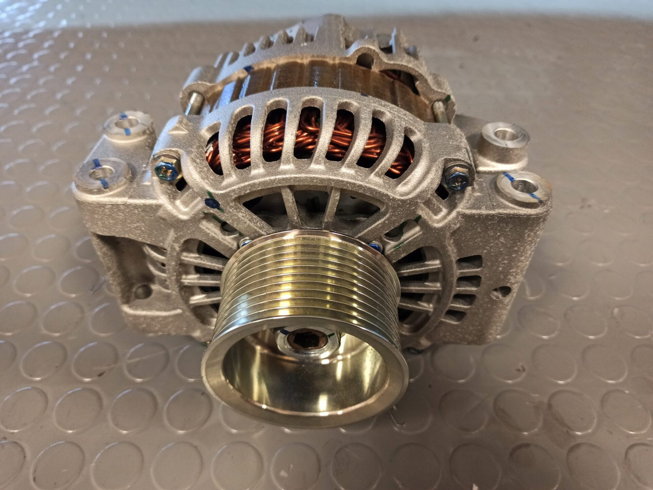 SCANIA ALTERNATOR - 2398370 - Alternador para Camião: foto 1 SCANIA ALTERNATOR - 2398370 - Alternador para Camião: foto 1