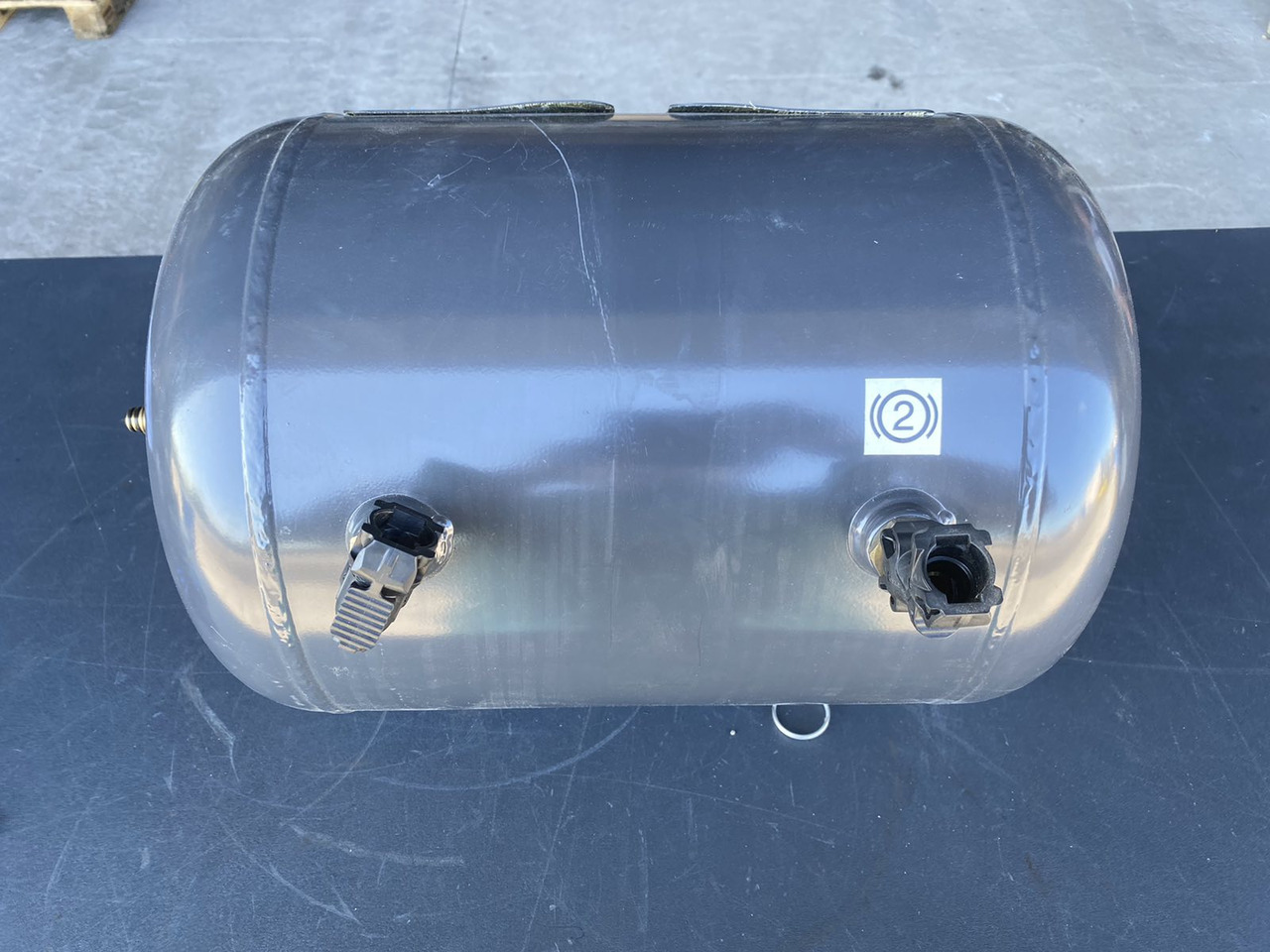 SCANIA COMPRESSED AIR TANK - 1778889 - Peças de freio para Camião: foto 1 SCANIA COMPRESSED AIR TANK - 1778889 - Peças de freio para Camião: foto 1