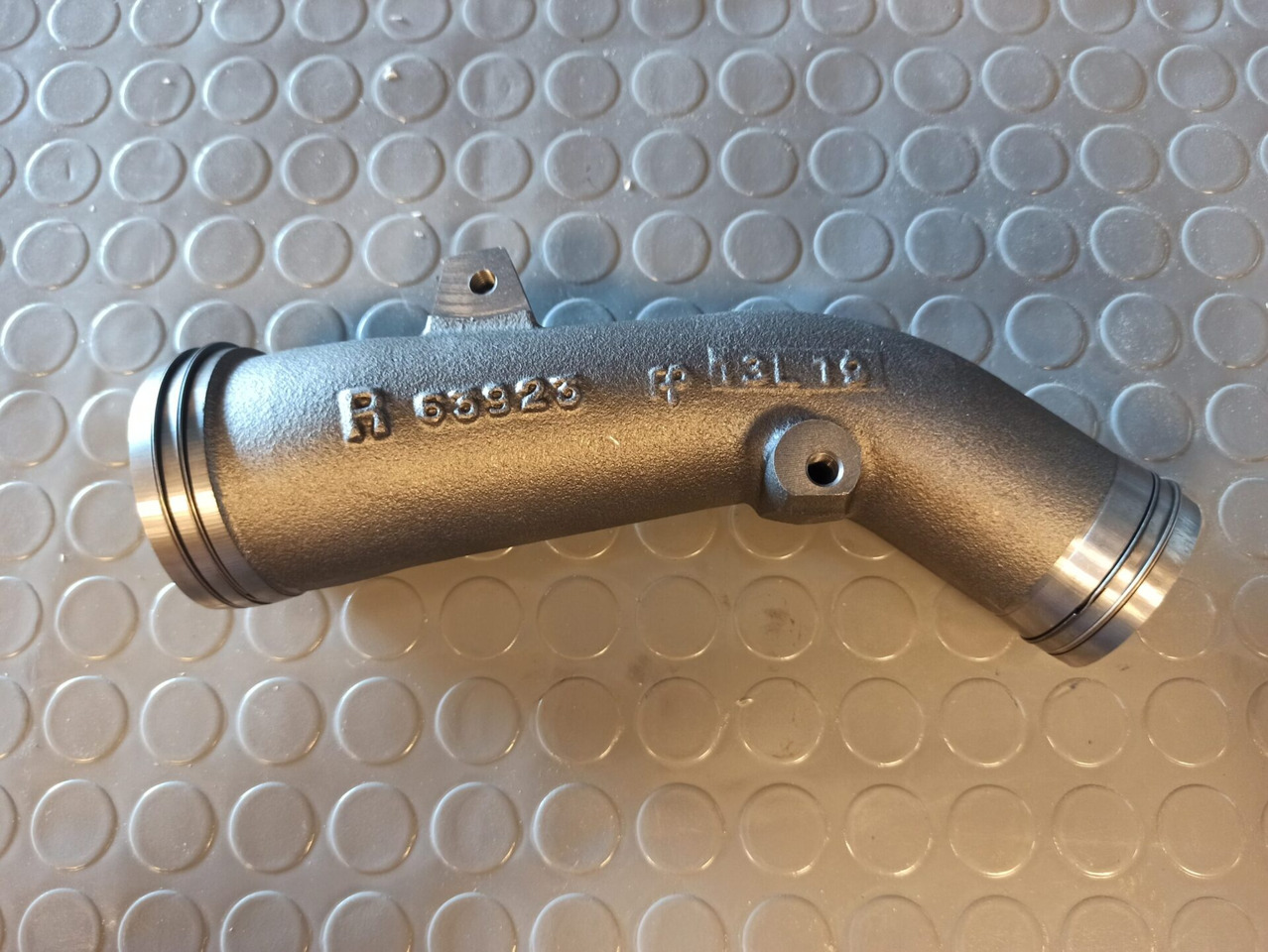 SCANIA EXHAUST MANIFOLD 63923, 2137881 - Colector de escape para Camião: foto 1 SCANIA EXHAUST MANIFOLD 63923, 2137881 - Colector de escape para Camião: foto 1