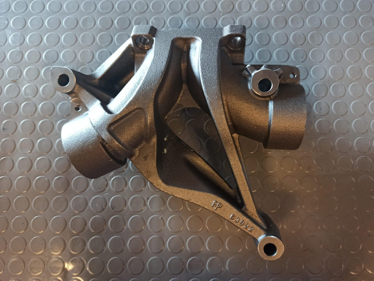 SCANIA TURBO MANIFOLD - 63922 - Turbocompressor para Camião: foto 1 SCANIA TURBO MANIFOLD - 63922 - Turbocompressor para Camião: foto 1
