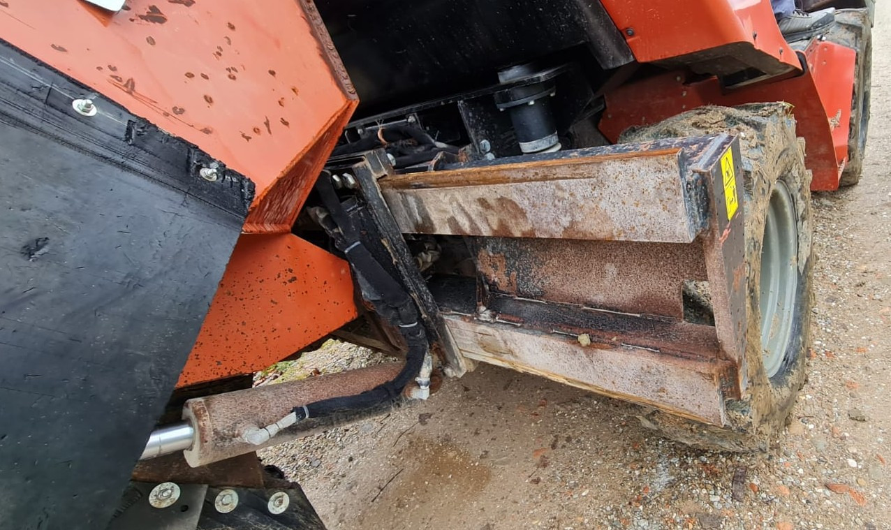 DITCH WITCH RT125 - Colocadora de tubagem: foto 4 DITCH WITCH RT125 - Colocadora de tubagem: foto 4