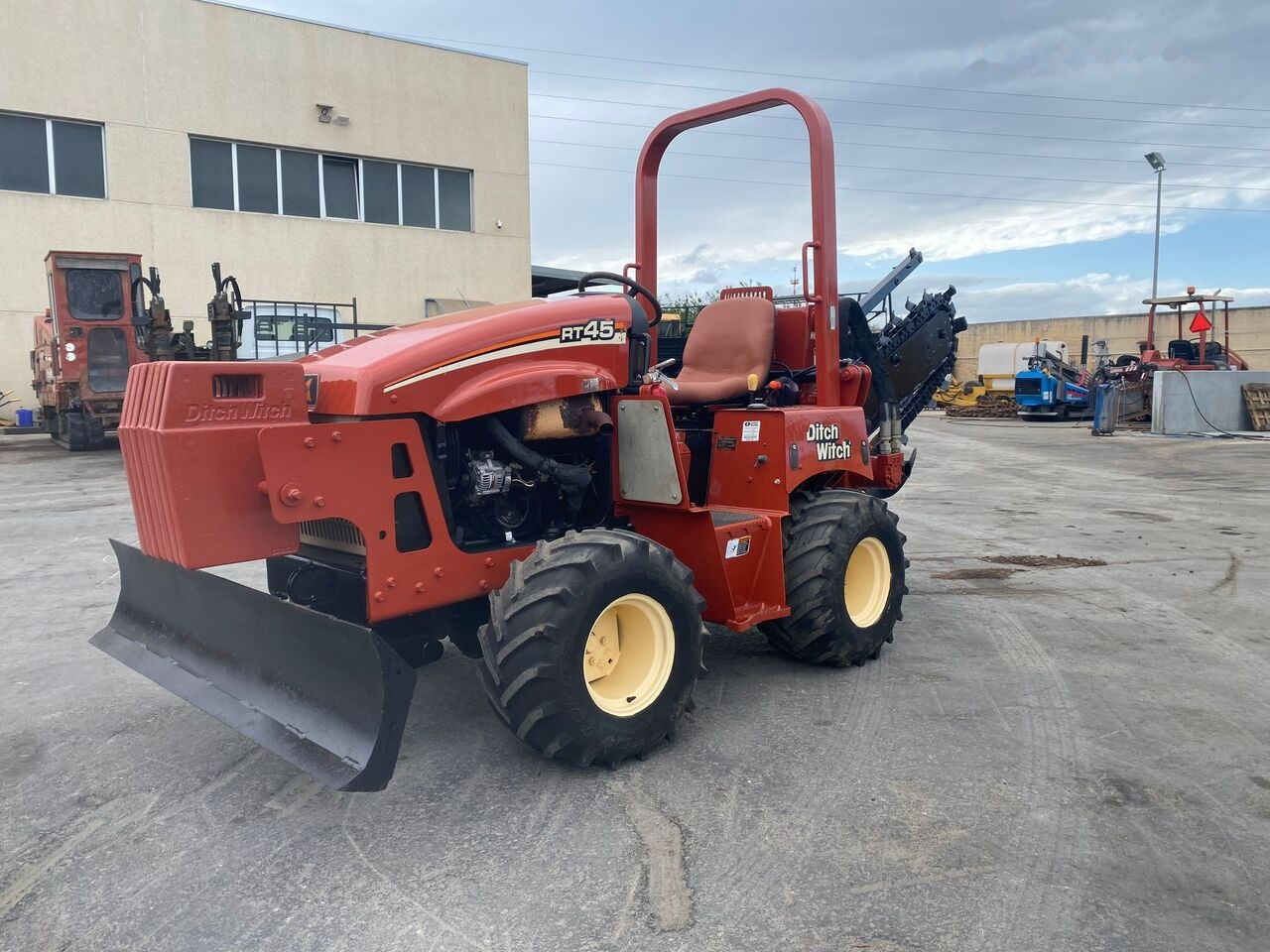 Ditch-Witch RT45 - Colocadora de tubagem: foto 2 Ditch-Witch RT45 - Colocadora de tubagem: foto 2