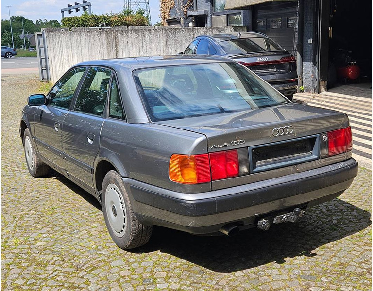 Audi 100 2.4D - Sedan: foto 4 Audi 100 2.4D - Sedan: foto 4