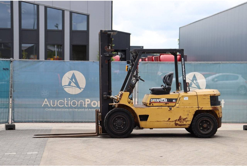 Caterpillar DP45 - Empilhador a diesel: foto 1 Caterpillar DP45 - Empilhador a diesel: foto 1