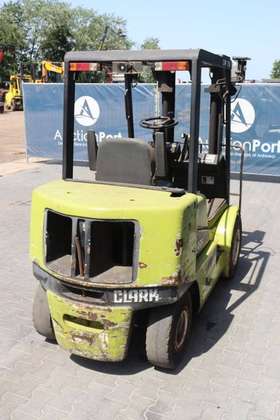 Clark CGP25H - Empilhador a diesel: foto 5 Clark CGP25H - Empilhador a diesel: foto 5
