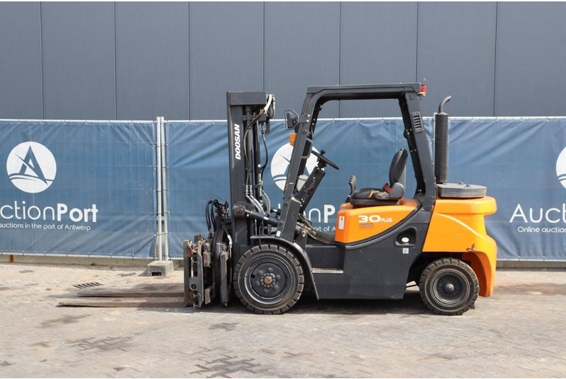 Doosan D30GP - Empilhador a diesel: foto 2 Doosan D30GP - Empilhador a diesel: foto 2