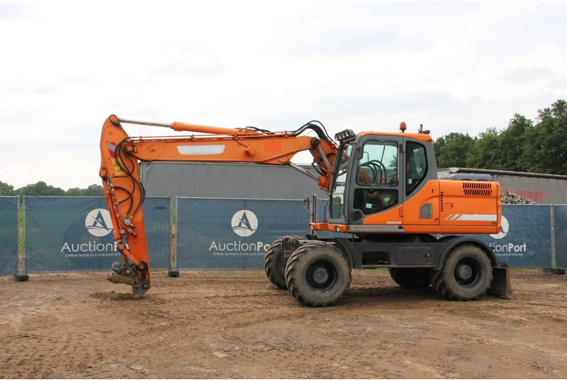 Doosan DX160W - Escavadeira de rodas: foto 1 Doosan DX160W - Escavadeira de rodas: foto 1