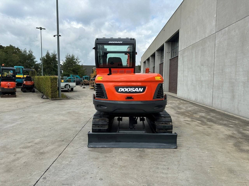 Doosan DX60 - Escavadora de rastos: foto 5 Doosan DX60 - Escavadora de rastos: foto 5