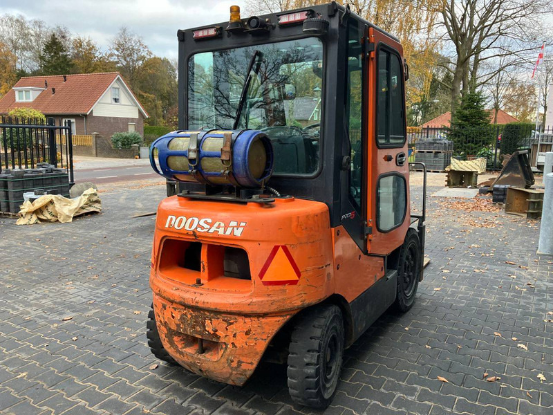Doosan G25E-5 - Empilhador a gás: foto 4 Doosan G25E-5 - Empilhador a gás: foto 4