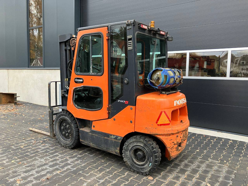 Doosan G25E-5 - Empilhador a gás: foto 3 Doosan G25E-5 - Empilhador a gás: foto 3