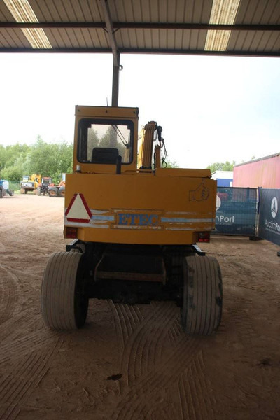 Etec 808 - Escavadeira de rodas: foto 4 Etec 808 - Escavadeira de rodas: foto 4
