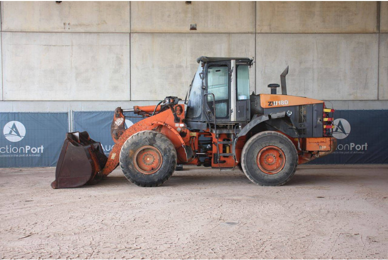 Hitachi ZW180 - Pá carregadora de rodas: foto 2 Hitachi ZW180 - Pá carregadora de rodas: foto 2