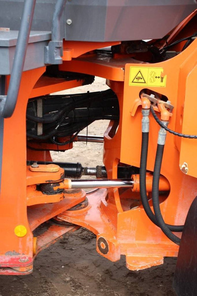 Pá carregadora de rodas Hitachi ZW250: foto 18