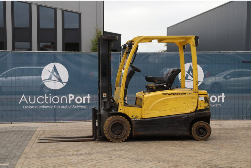 Hyster J3.0XN - Empilhador elétrico: foto 1 Hyster J3.0XN - Empilhador elétrico: foto 1