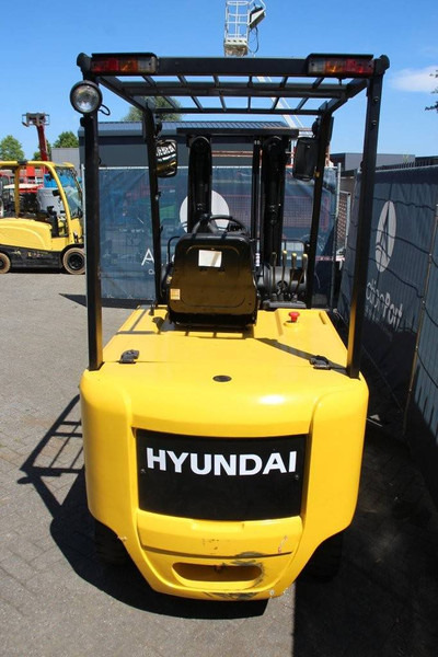Hyundai 32B-7 - Empilhador elétrico: foto 4 Hyundai 32B-7 - Empilhador elétrico: foto 4