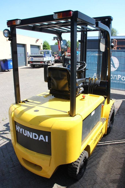 Hyundai HBF 32-7 - Empilhador elétrico: foto 5 Hyundai HBF 32-7 - Empilhador elétrico: foto 5