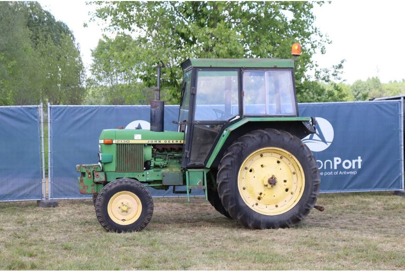 John Deere 2130 - Trator: foto 1 John Deere 2130 - Trator: foto 1