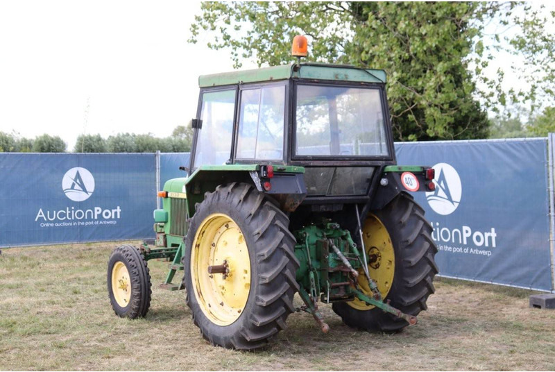 John Deere 2130 - Trator: foto 4 John Deere 2130 - Trator: foto 4