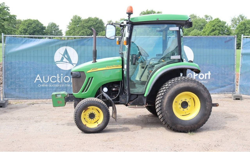 John Deere 4520 - Trator: foto 1 John Deere 4520 - Trator: foto 1
