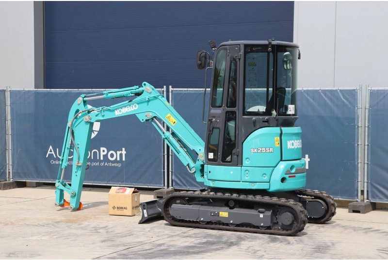Kobelco SK25SR-6 - Escavadora de rastos: foto 3 Kobelco SK25SR-6 - Escavadora de rastos: foto 3