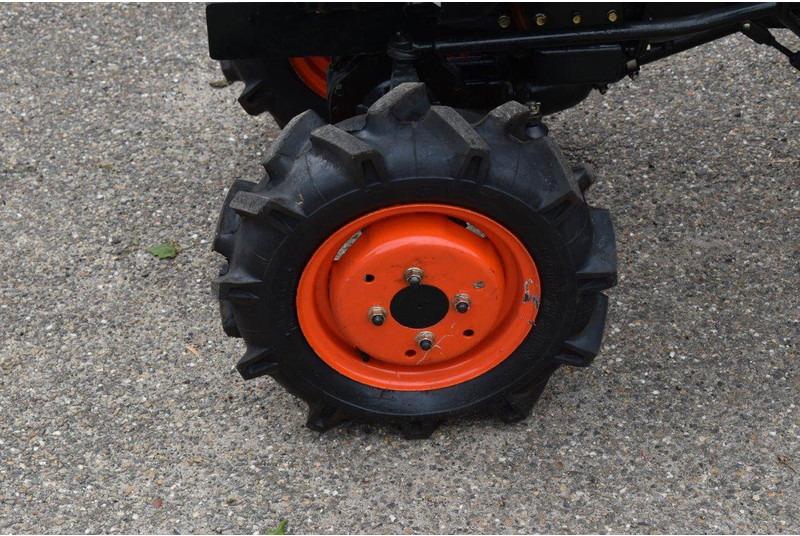 Trator Kubota B5000: foto 15